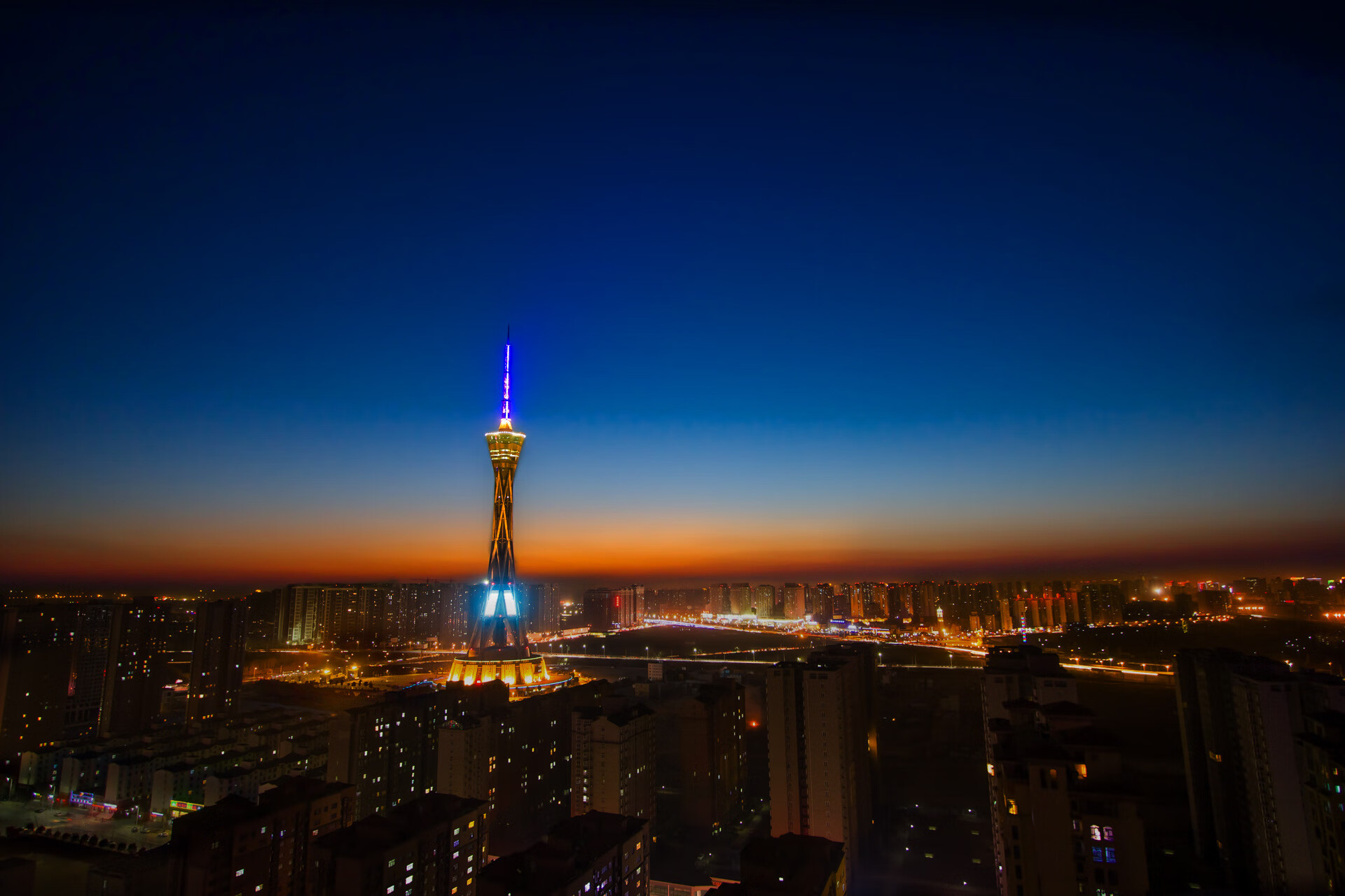 青训体系融合多学科支持运动员全面发展，青训体育