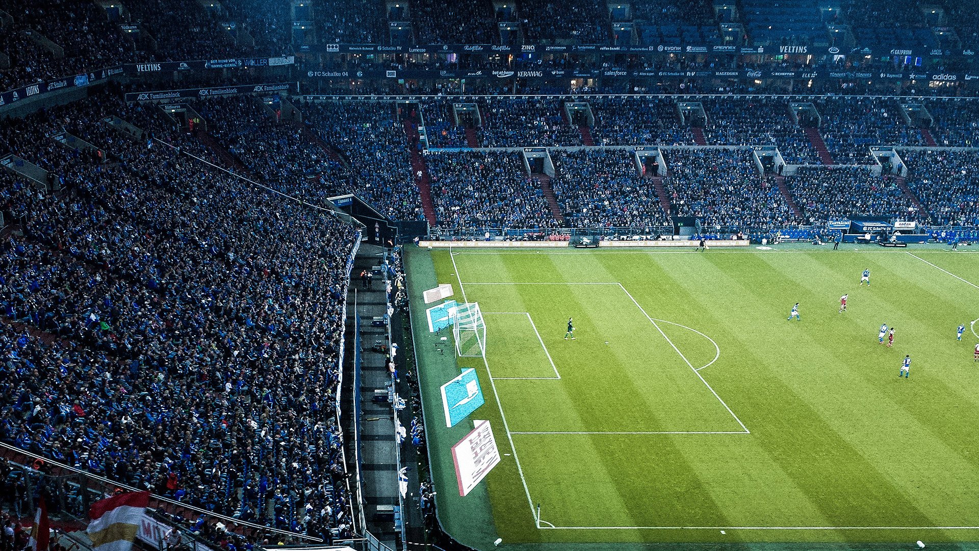 哈兰德在对抗强队时不仅得分还积极参与团队防守,哈兰德到底什么水平